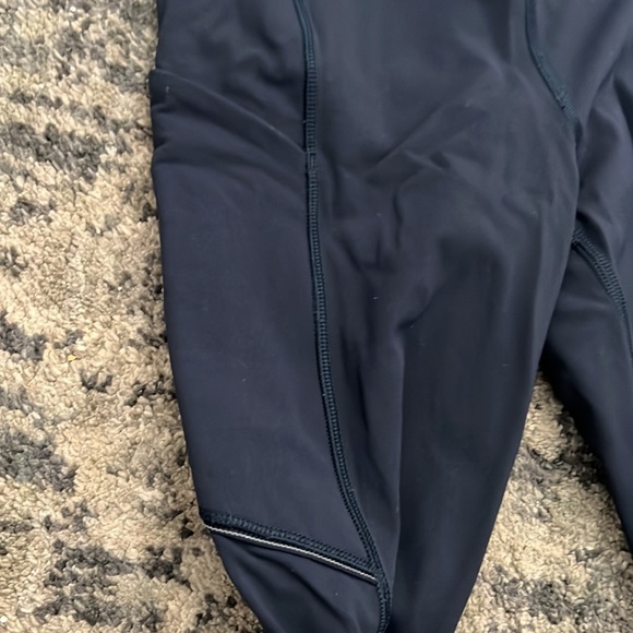 Navy blue lululemon leggings 28 length - Picture 2 of 5